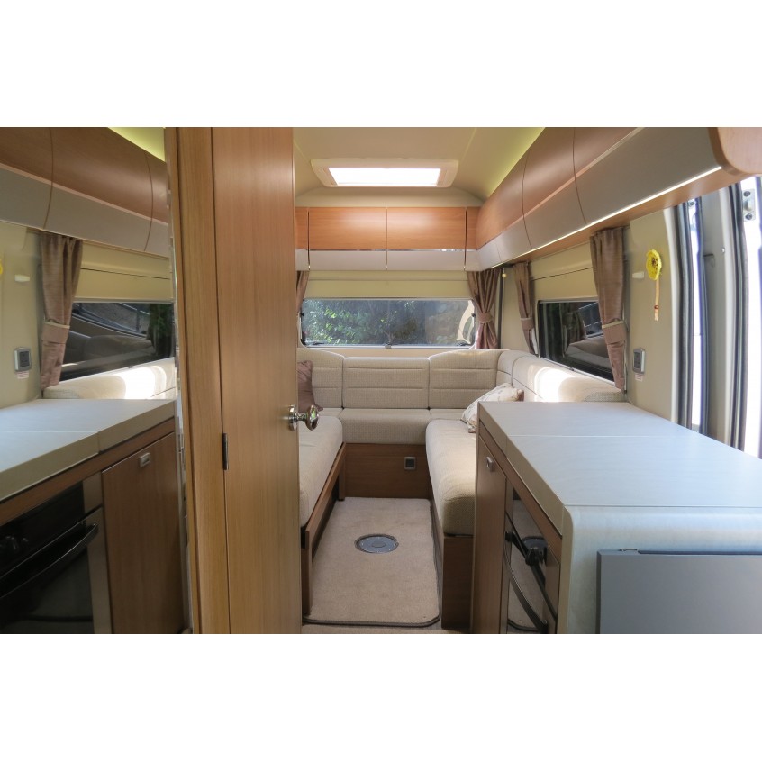 Autotrail V-Line 610 Sport - End Lounge