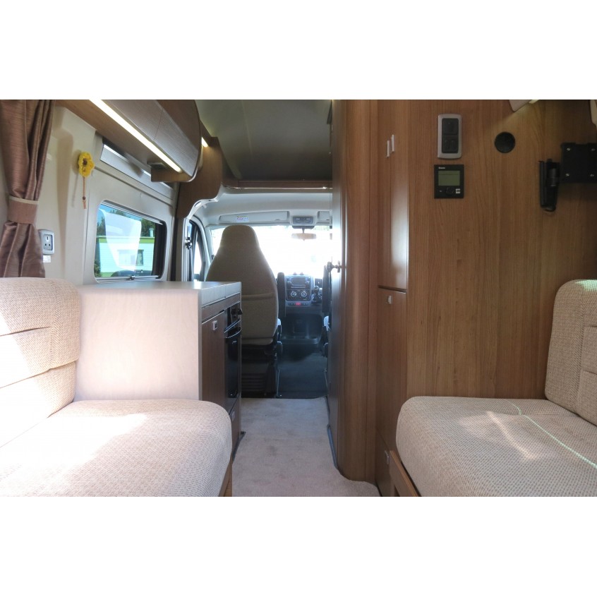 Autotrail V-Line 610 Sport - End Lounge