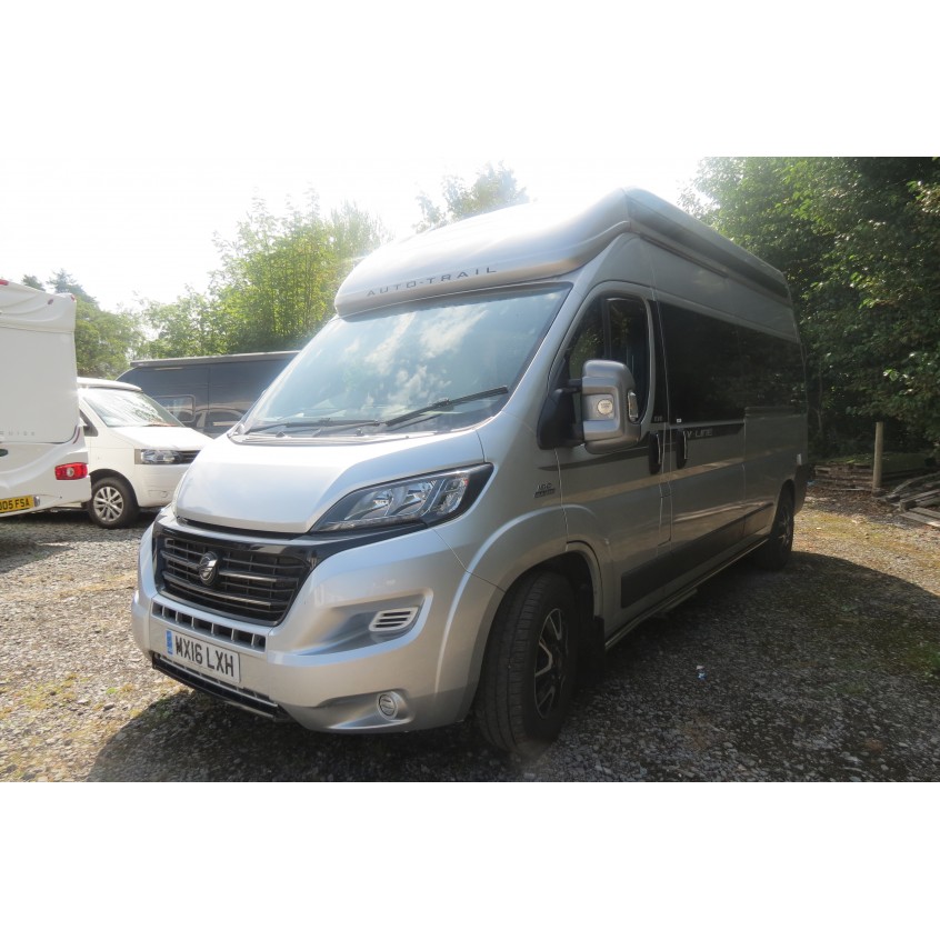 Autotrail V-Line 610 Sport - End Lounge