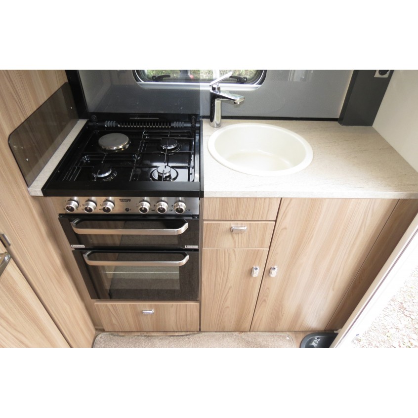 Bessacarr 412 - Lots of Extras Under 6m