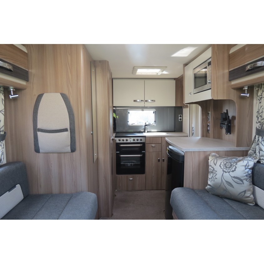 Bessacarr 412 - Lots of Extras Under 6m