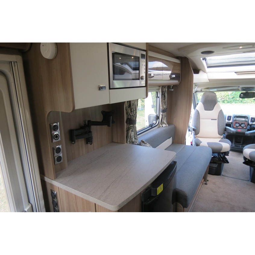 Bessacarr 412 - Lots of Extras Under 6m