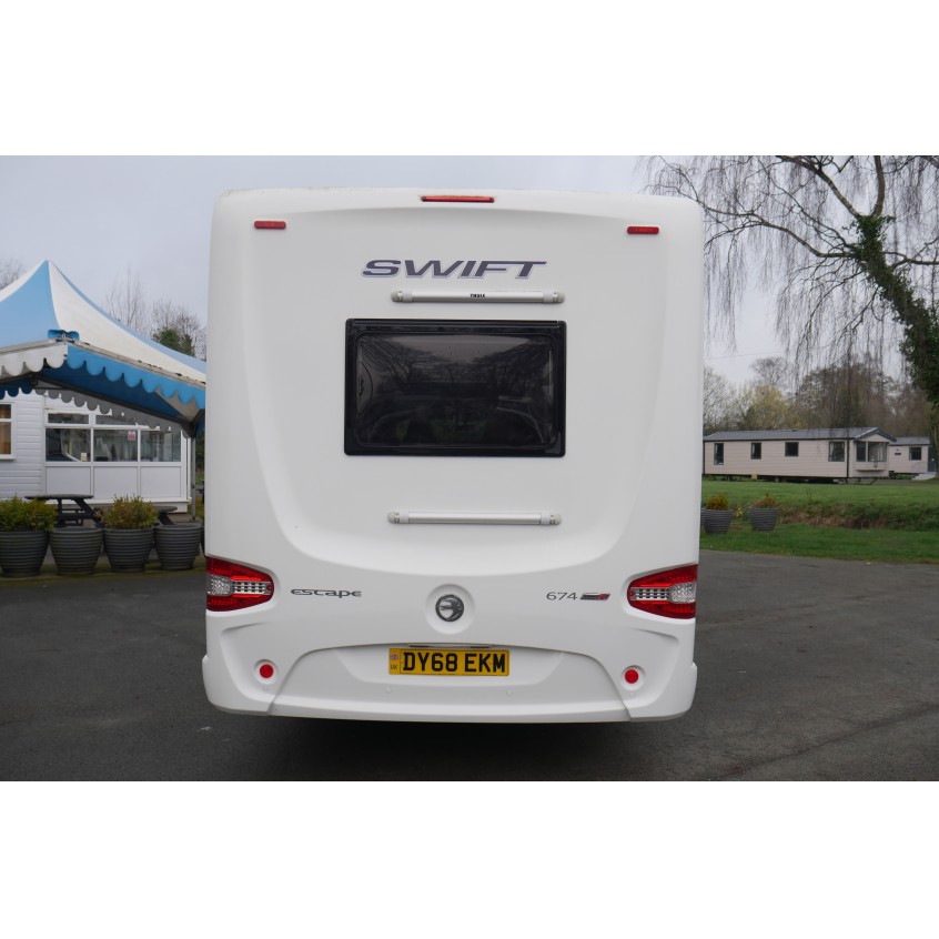 Swift Escape 674