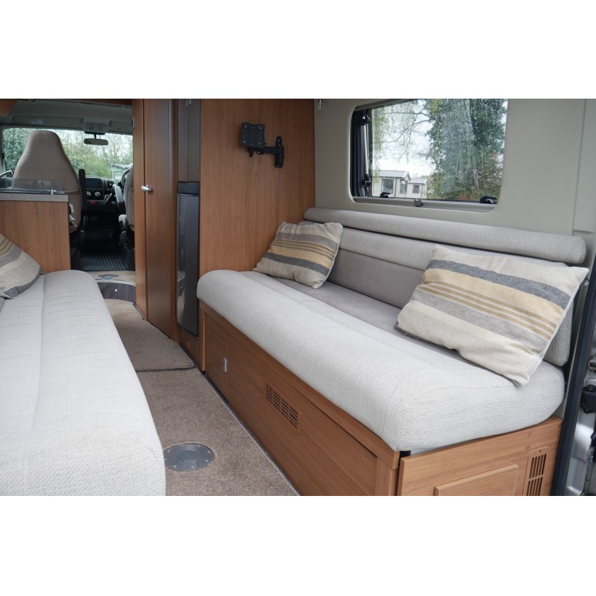 Autotrail V-Line 635 SE - AUTOMATIC